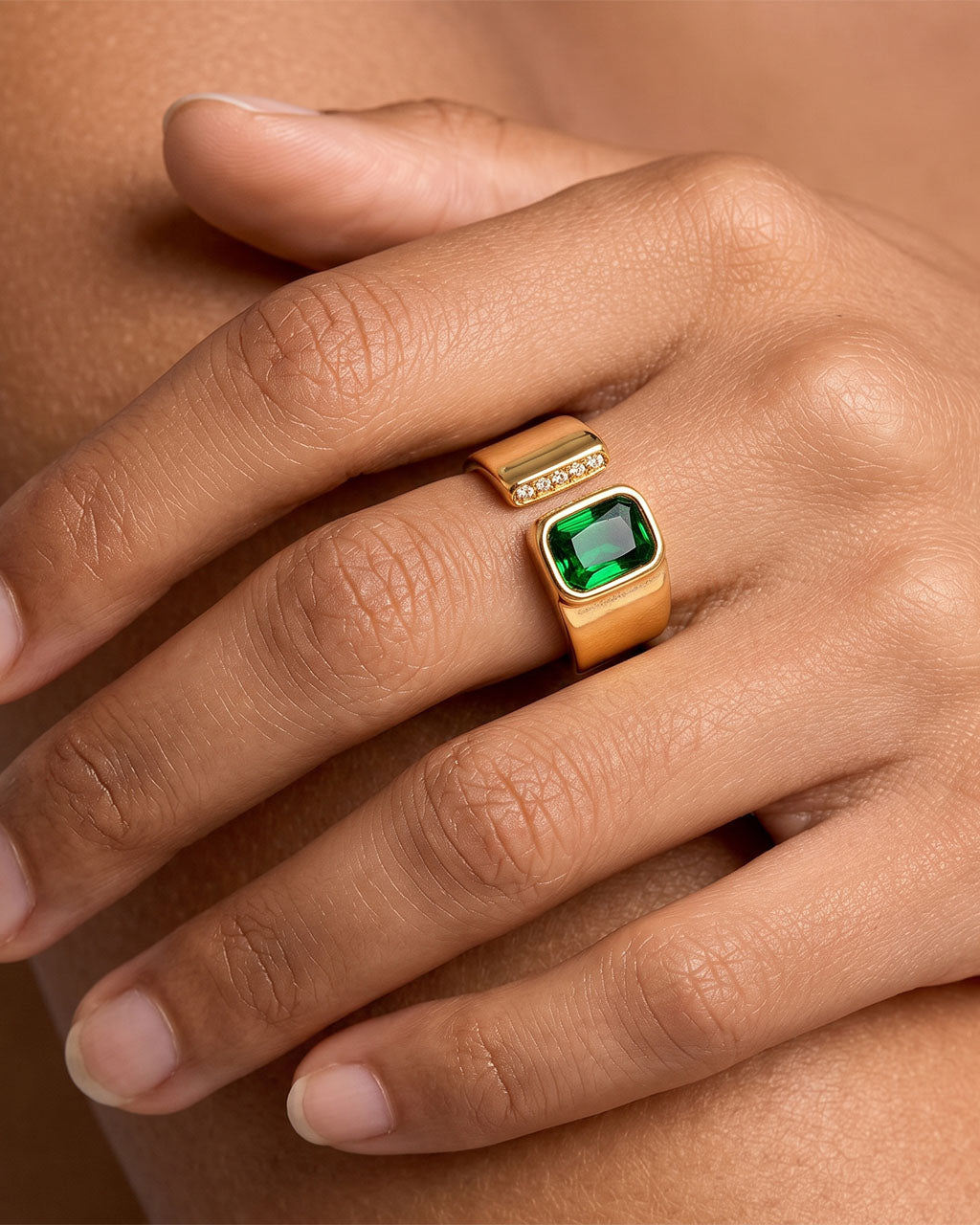 Bezel Emerald Pavé Stone Open Wide Waterproof Gold Ring
