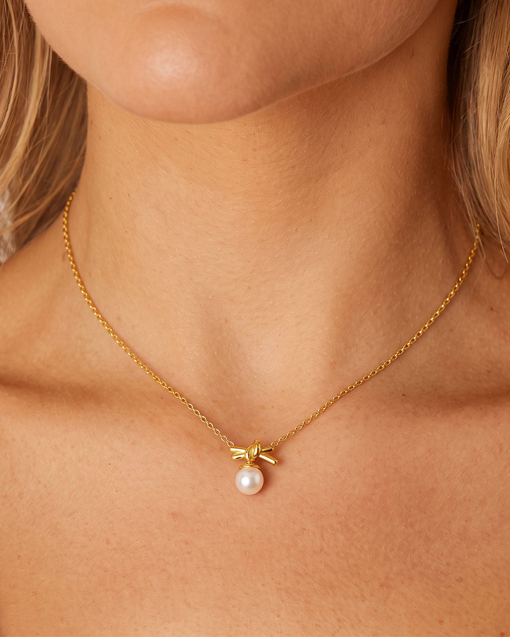 Elegant Knot Pearl Pendant Waterproof Gold Necklace
