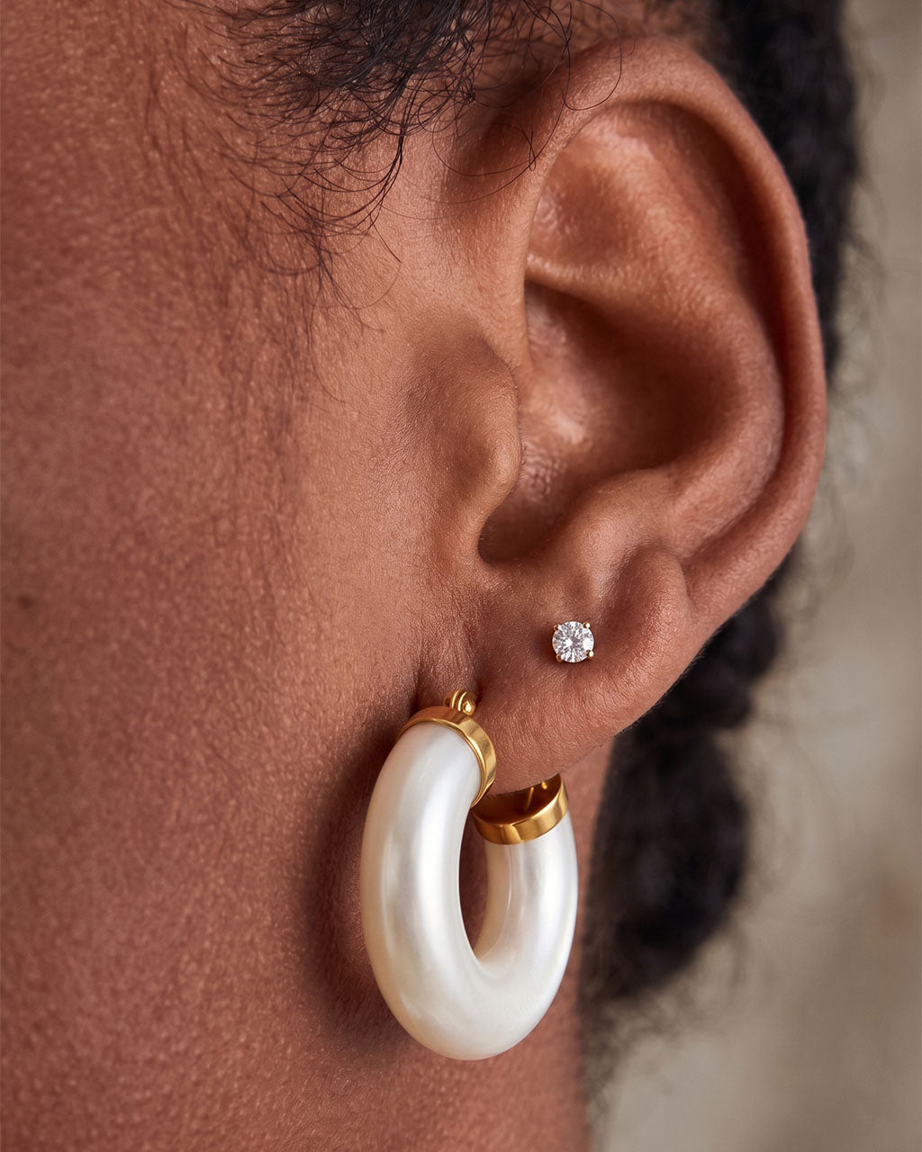 Elegant Pearlized Chunky Hoop Waterproof Gold Earrings