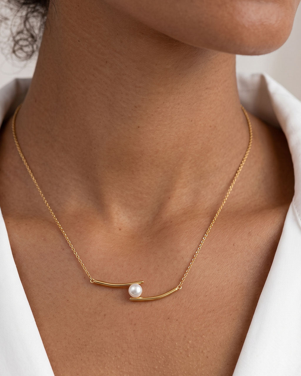 Floating Pearl Curved Bar Waterproof Gold Necklace