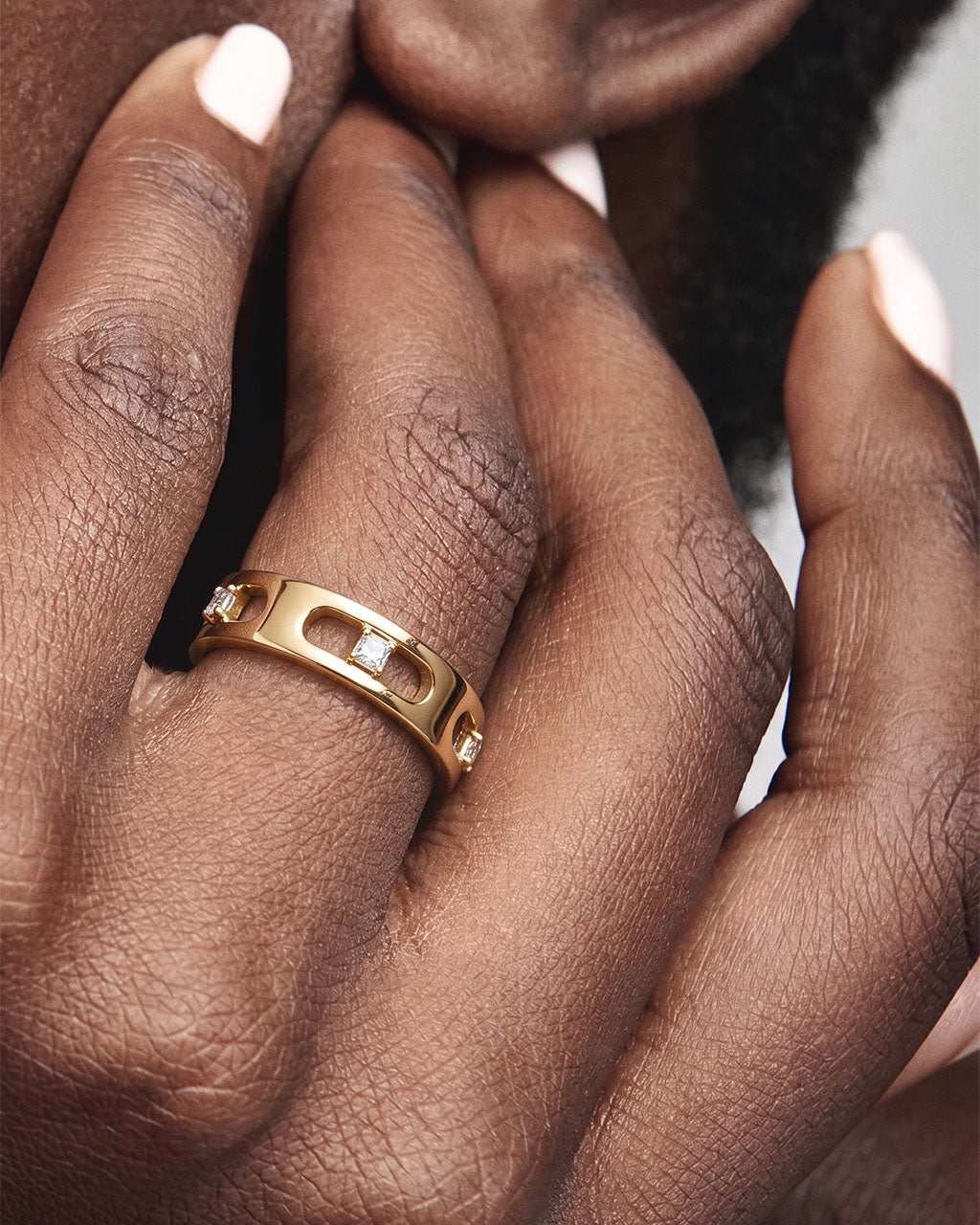 Floating Stone Openwork Band Waterproof Gold Ring