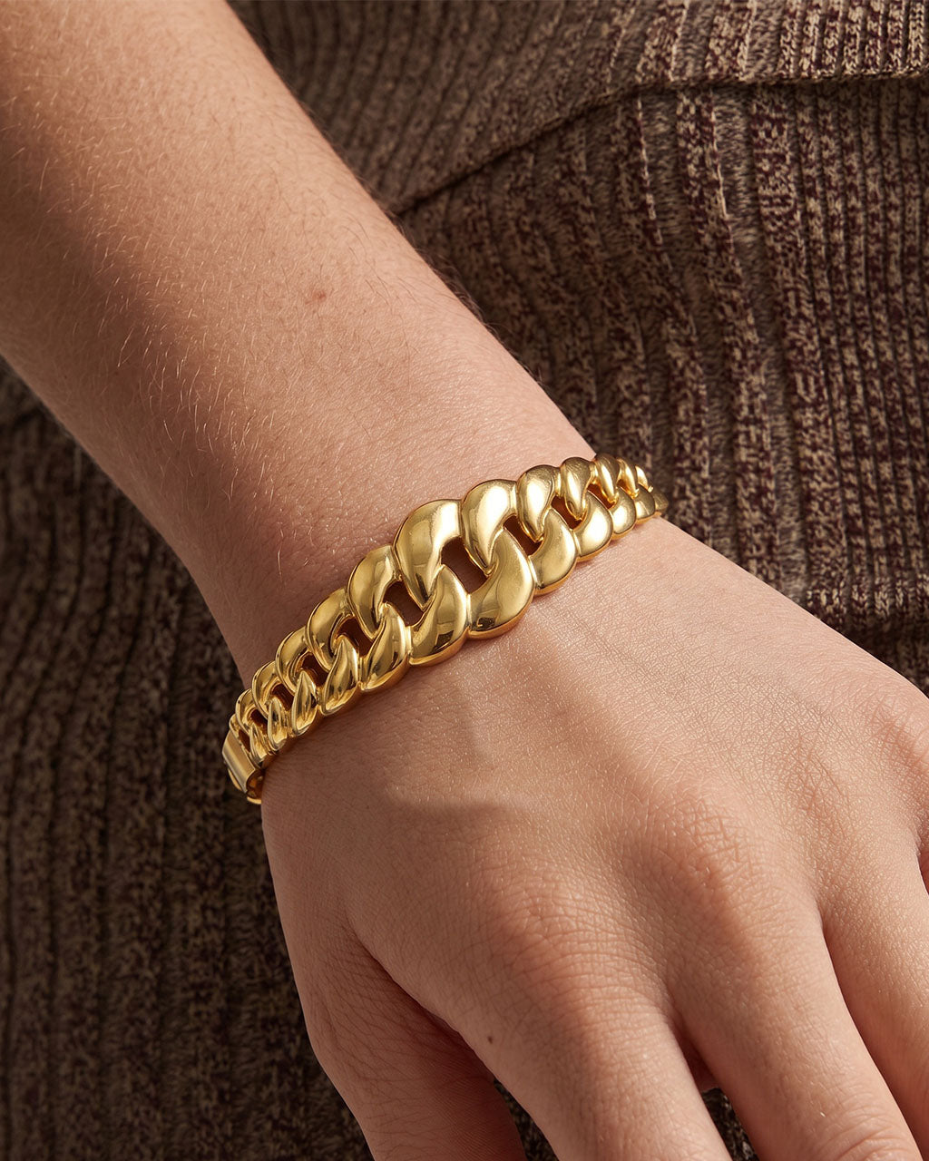 Graduated Chunky Curb Link Waterproof Gold Bangle