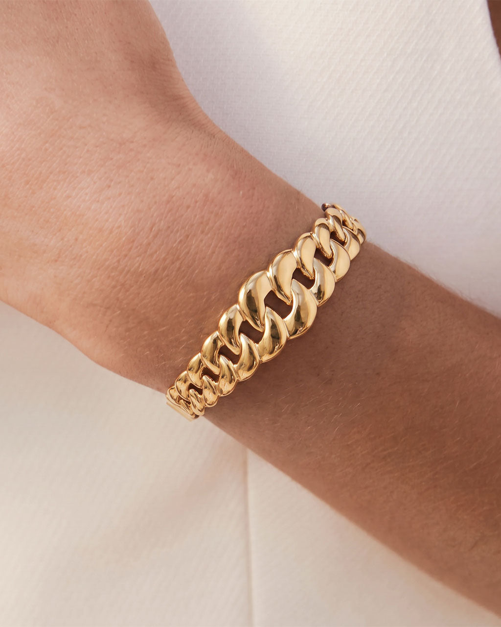 Graduated Chunky Curb Link Waterproof Gold Bangle