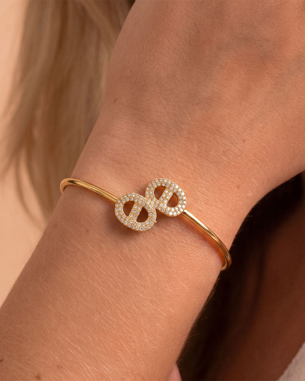 Iconic Pavé Mariner Link Open Waterproof Gold Bangle