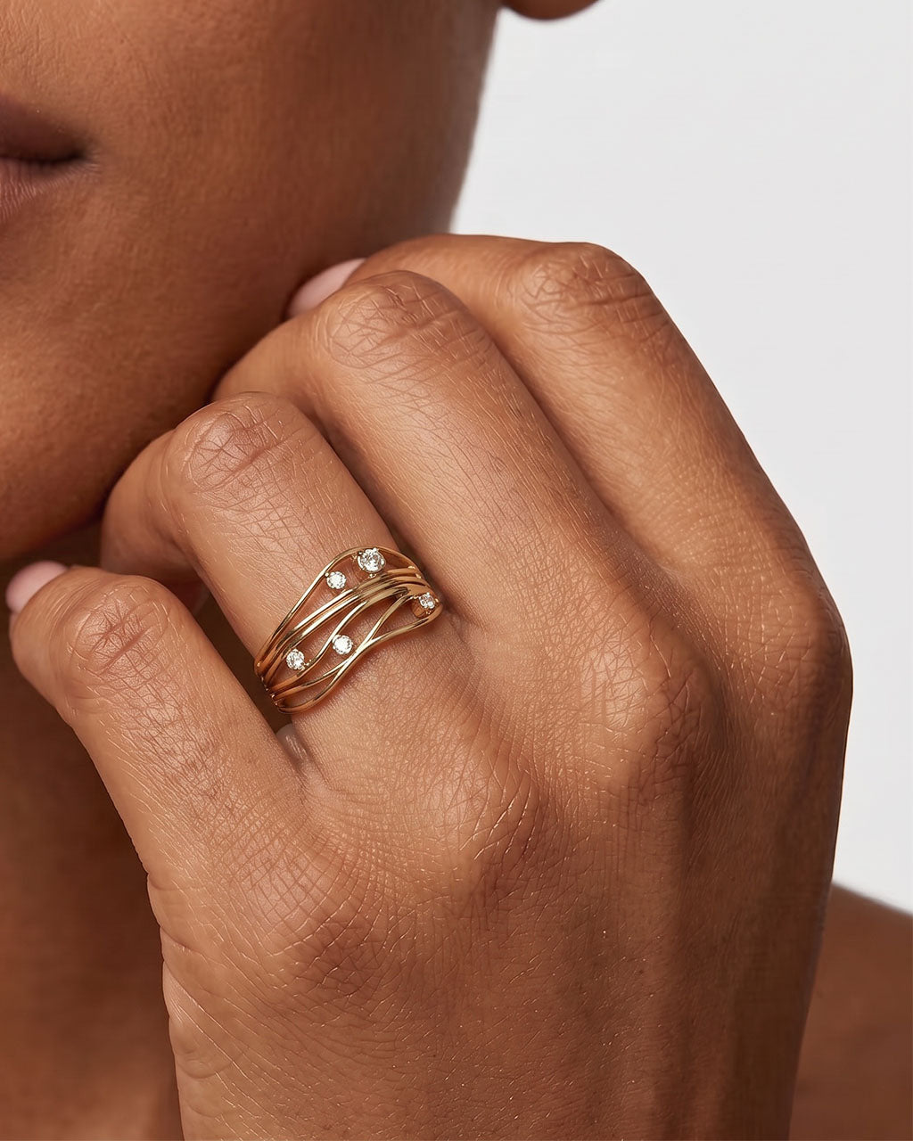 Illusion Five Stone Wavy Band Waterproof Gold Ring