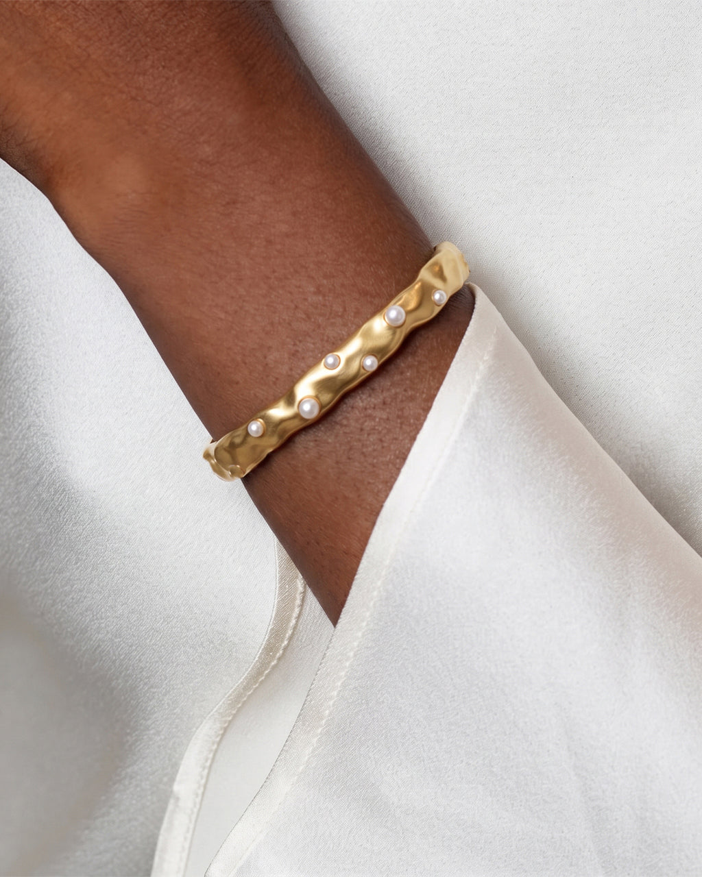 Luminous Scattered Pearl Cuff Waterproof Gold Bangle