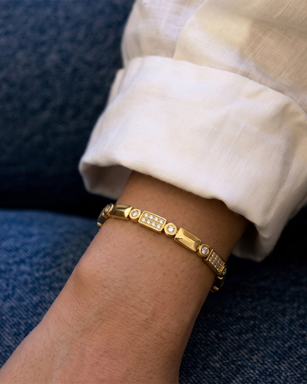 Luxury Simulated Diamond Linked Waterproof Gold Bangle
