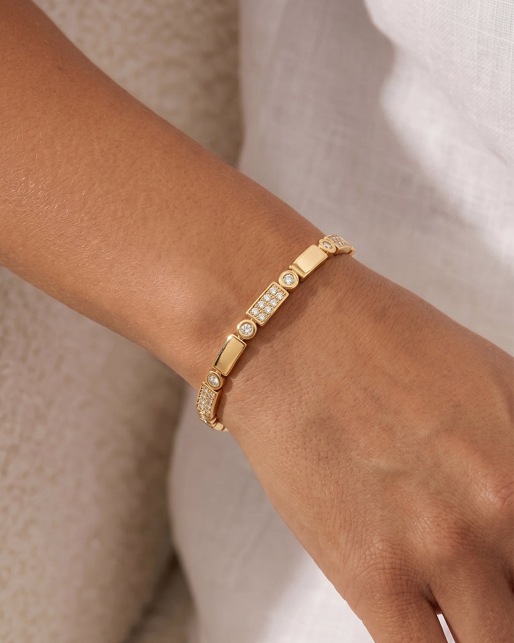 Luxury Simulated Diamond Linked Waterproof Gold Bangle
