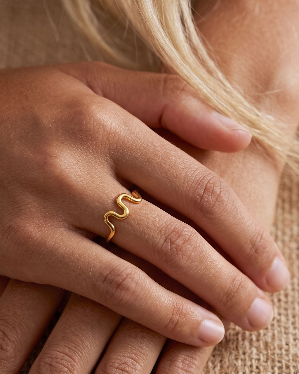 Minimalist Polished Wave Line Waterproof Gold Ring