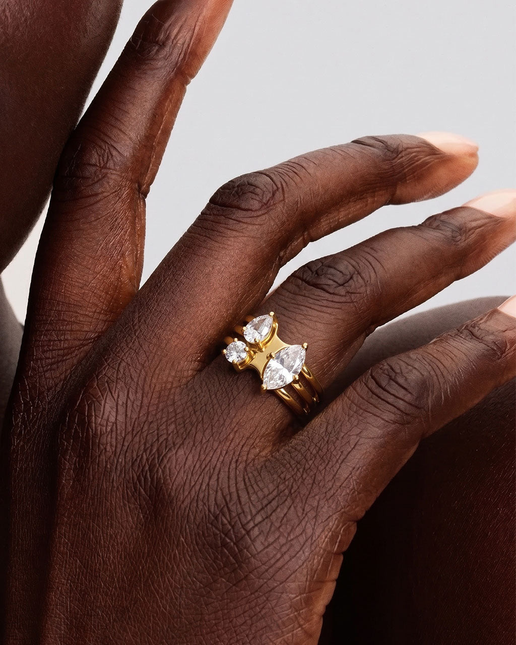 Mixed Cut Triple Stone Split Shank Waterproof Gold Ring