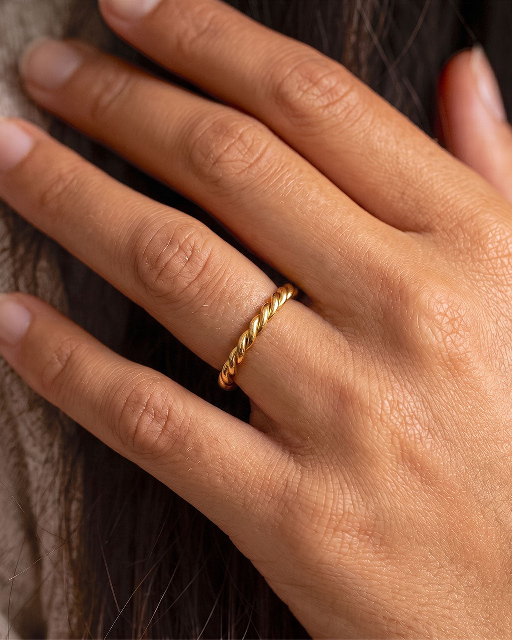 Modern Luxury Twisted Rope Band Waterproof Gold Ring