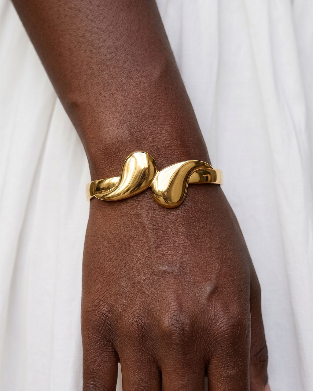 Modern Polished Double Teardrop Waterproof Gold Bangle