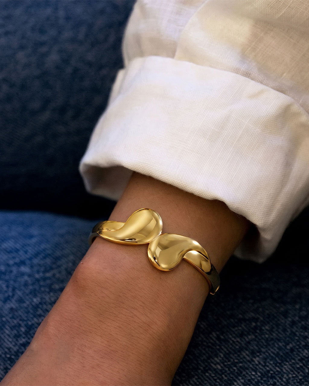 Modern Polished Double Teardrop Waterproof Gold Bangle