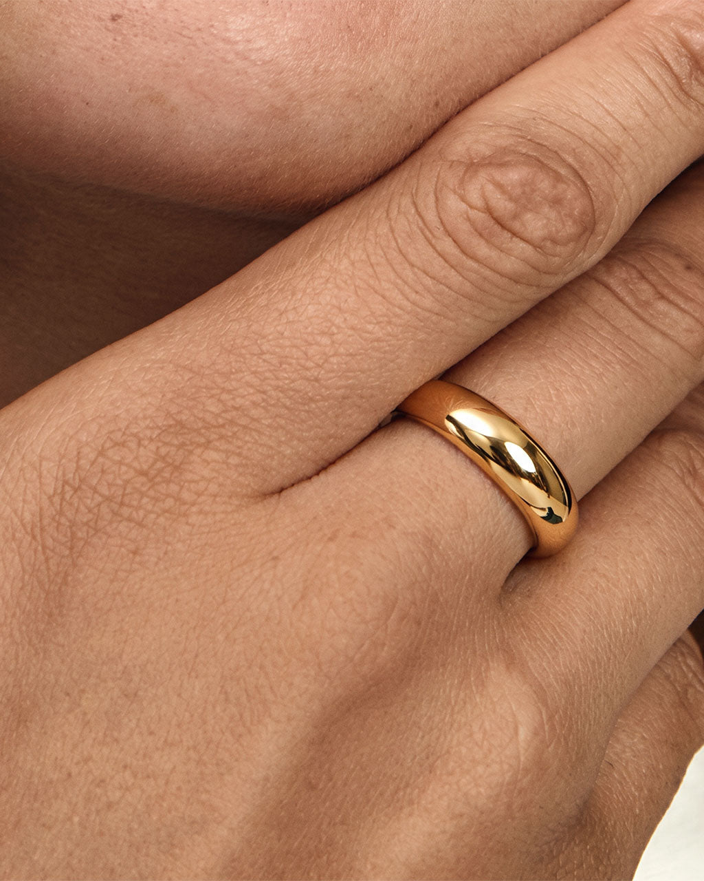 Modern Polished Rounded Dome Band Waterproof Gold Ring