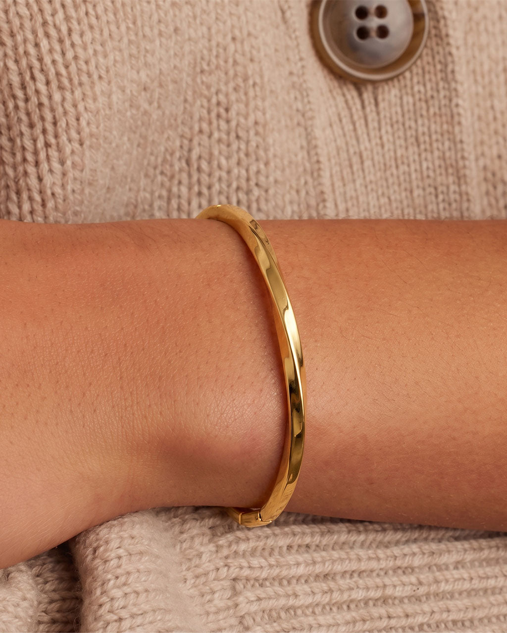 Polished Luxury Faceted Twist Waterproof Gold Bangle