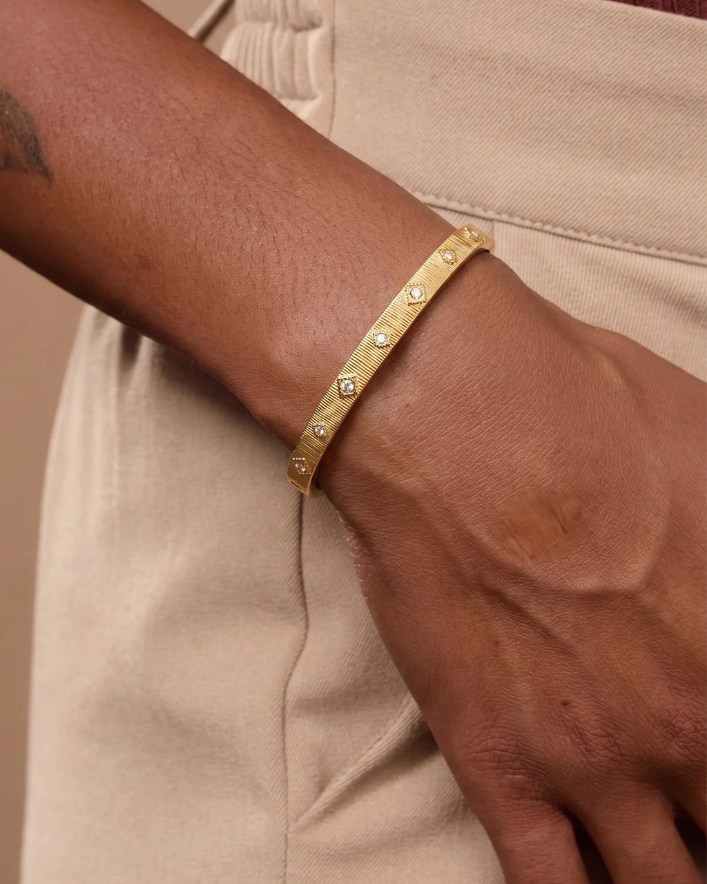 Riggle Oval Simulated Diamond Waterproof Gold Bangle