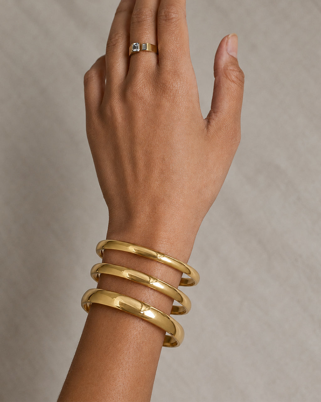 Stacking Classic Polished Oval Waterproof Gold Bangle