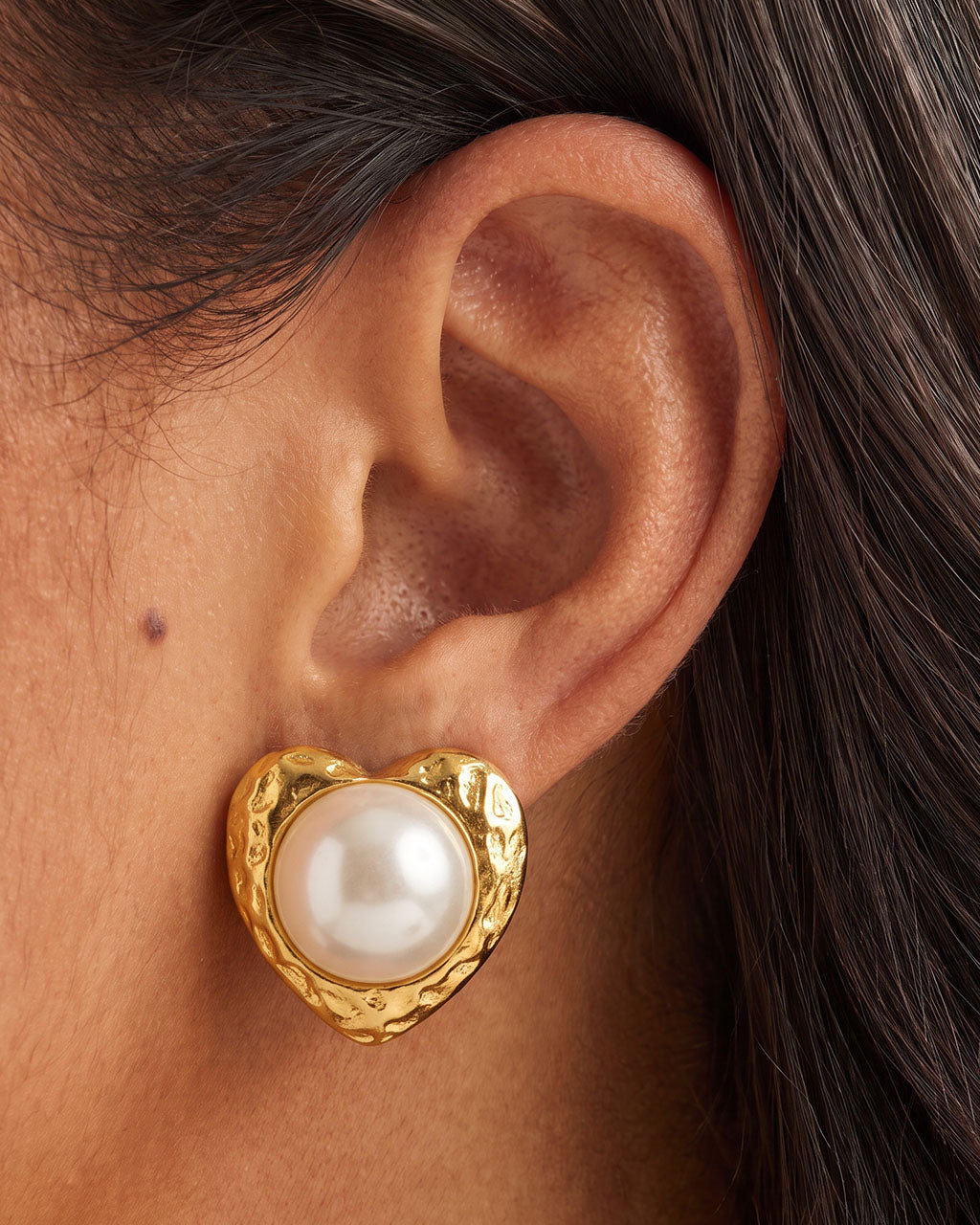 Vintage Cabochon Heart Stud Waterproof Gold Earrings