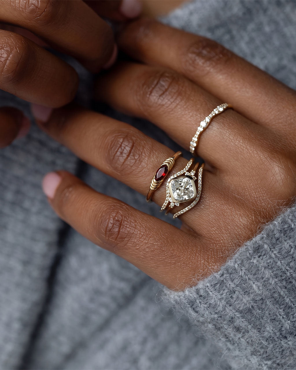 Vintage Oval Cut Stone Ribbed Waterproof Gold Ring