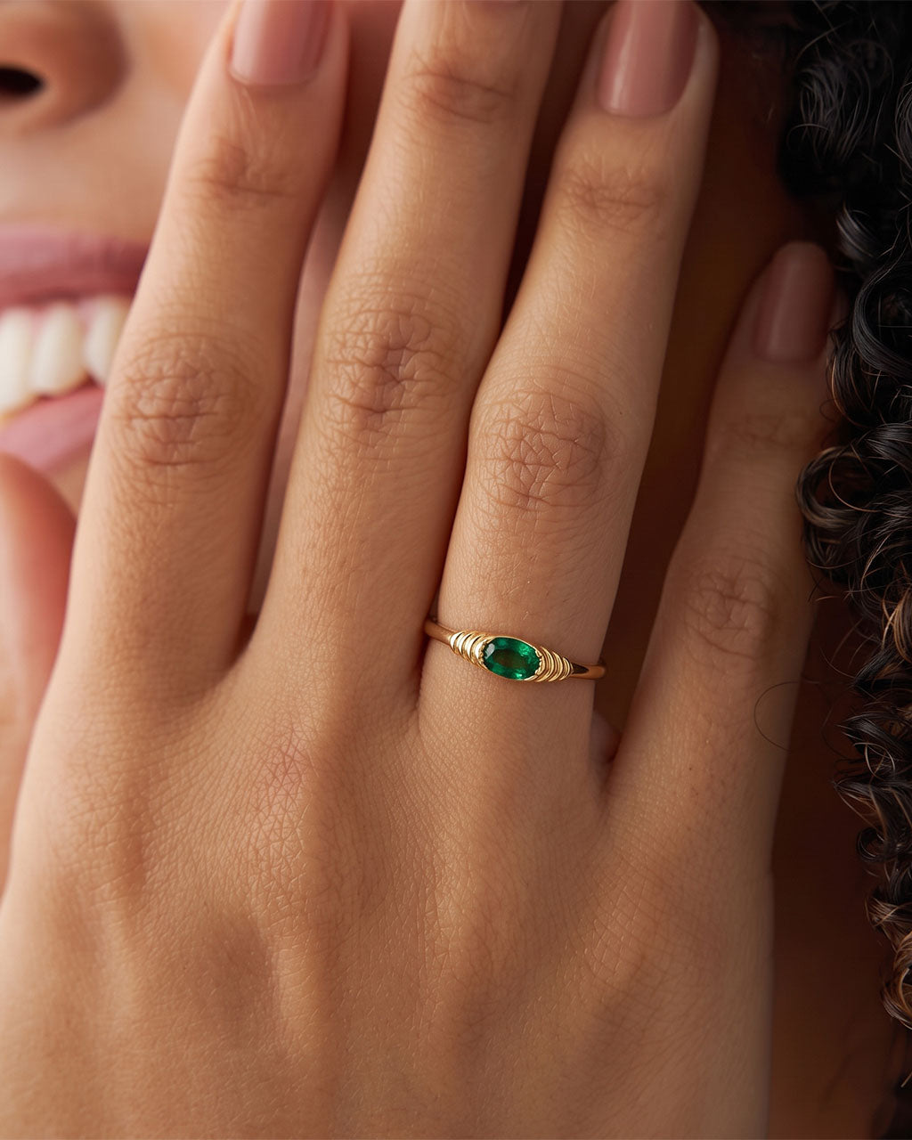 Vintage Oval Cut Stone Ribbed Waterproof Gold Ring
