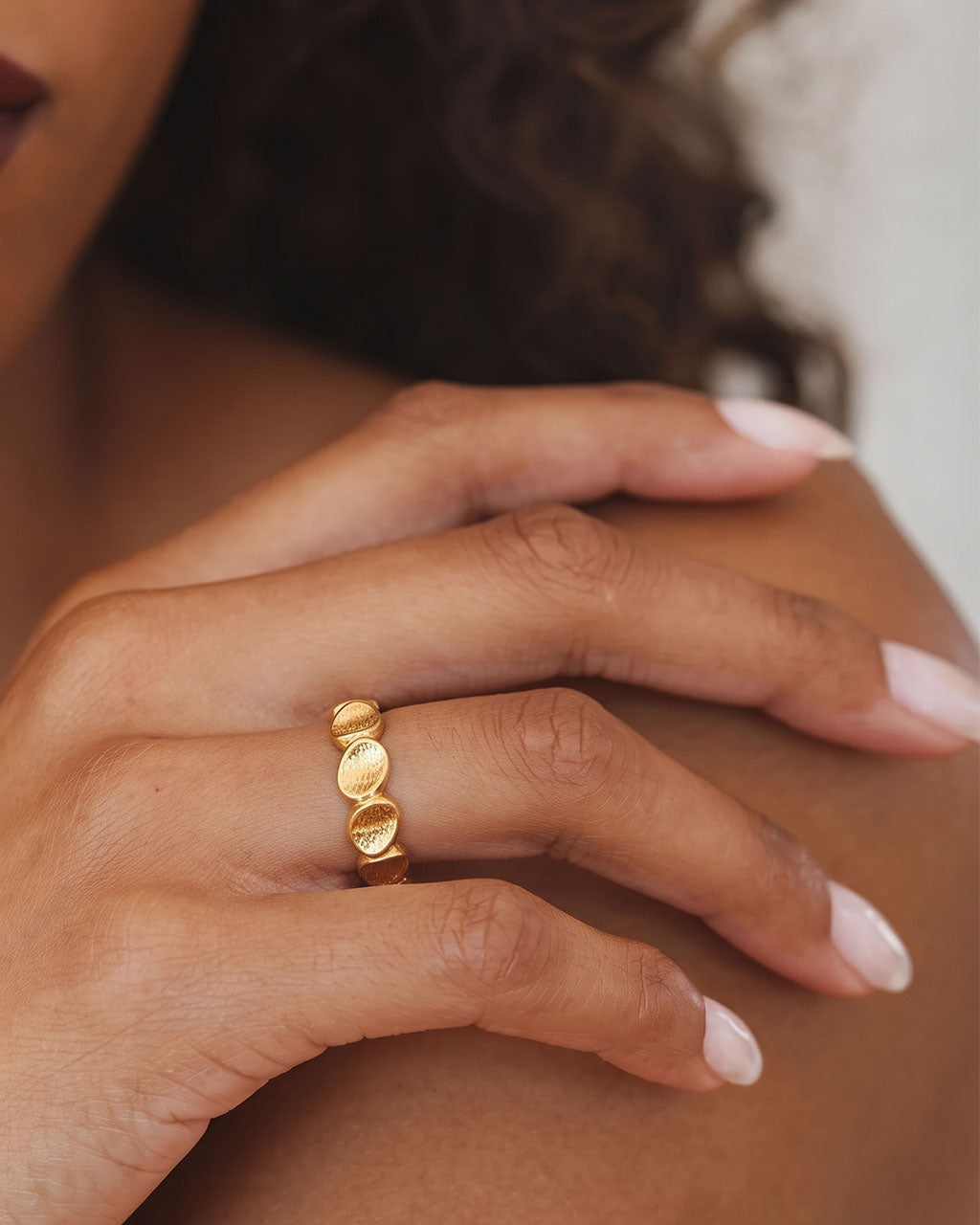 Vintage Textured Pebble Band Waterproof Gold Ring