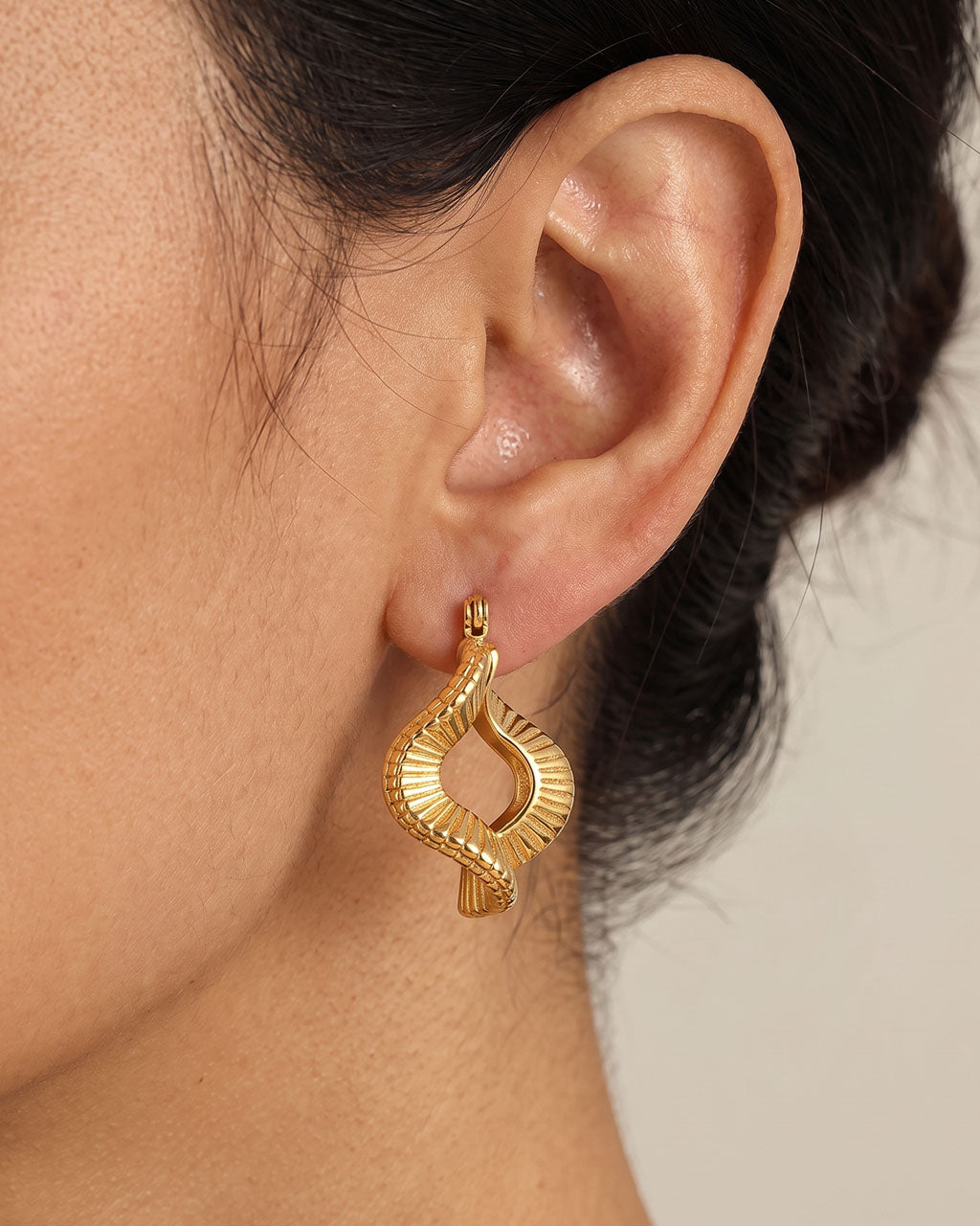 Vintage Twisted Ribbed Hoop Waterproof Gold Earrings